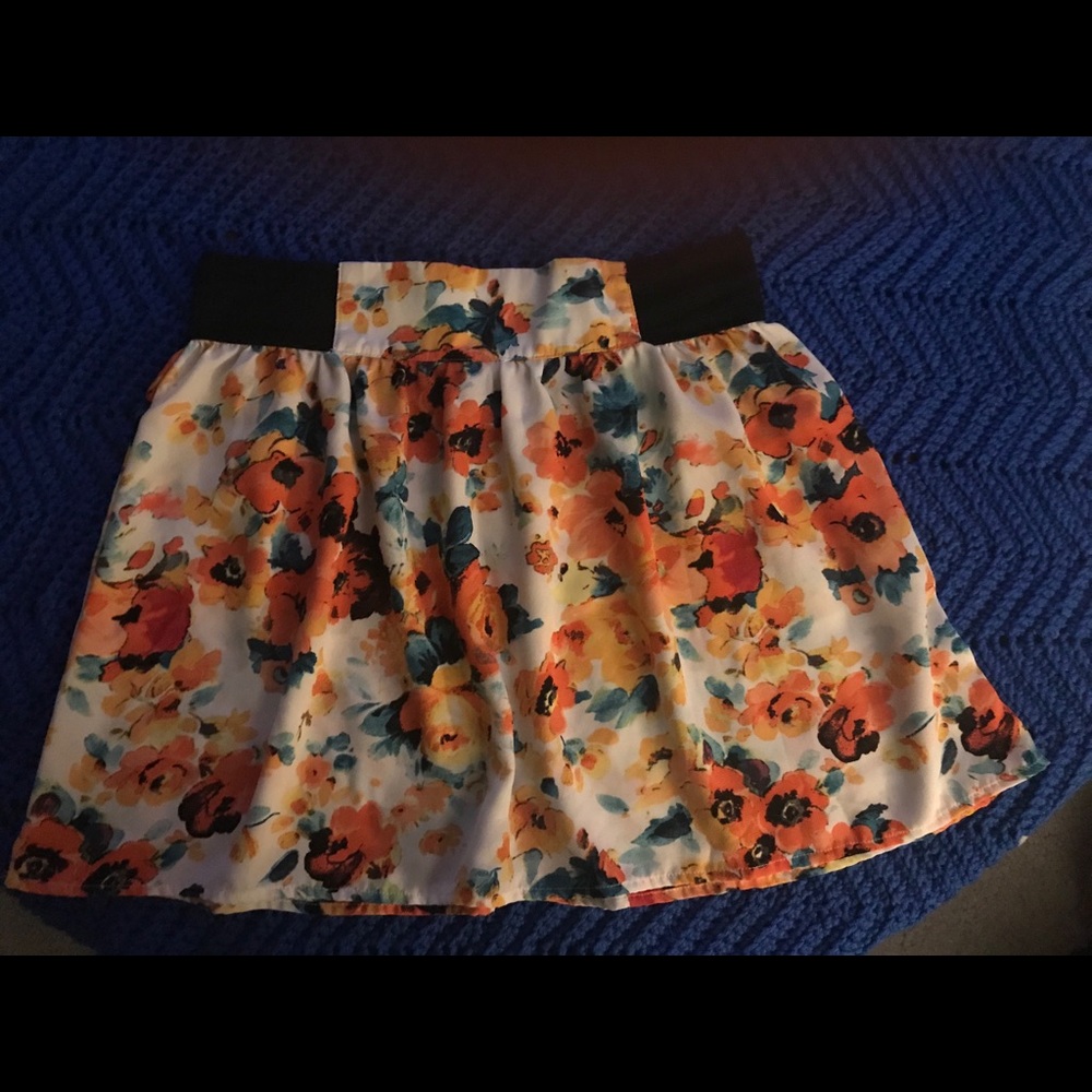 Mini skirt - Picture 2 of 4